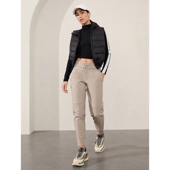 ATHLETA Headlands Hybrid Trek Jogger Women 10T Tall Black 30"x31" Pockets EUC - Picture 3 of 5